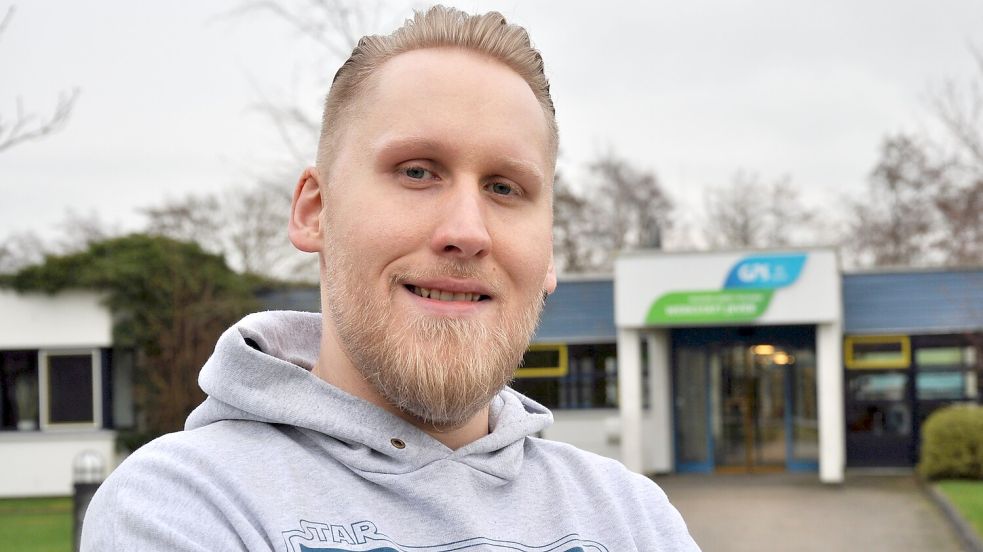 Alexander Siebolds ist Heilerziehungspfleger und arbeitet in der Werkstatt Jever der GPS. Einige der Beschäftigten dort kennt er noch aus ihrer gemeinsamen Zeit in der Förderschule. Foto: Ullrich