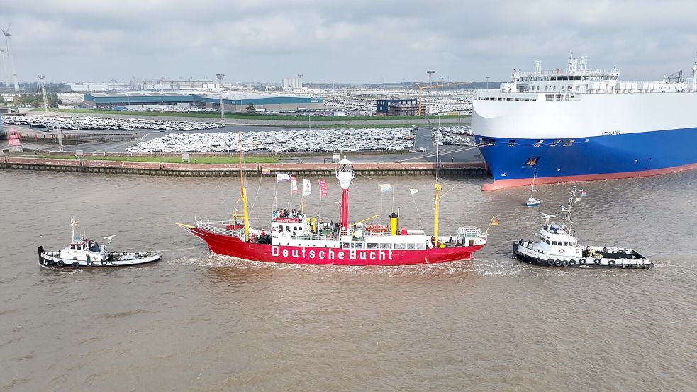 Ein imposanten Bild, aufgenommen mit einer Drohne: Das Feuerschiff Deutsche Bucht auf Gästefahrt im vergangenen August. Foto: privat