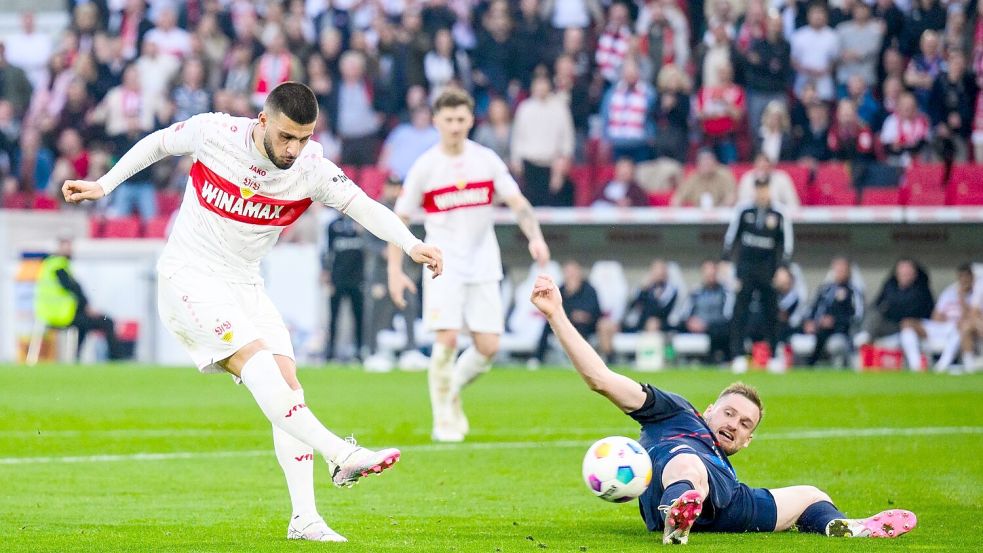 Deniz Undav (l) rettete dem VfB einen Punkt gegen Heidenheim. Foto: Tom Weller/dpa