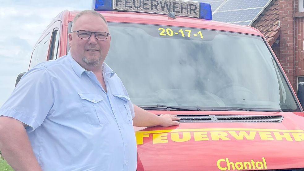 Der Krummhörner Feuerwehrchef Jan-Jürgen Lüpkes wurde erst Anfang März dieses Jahres in seinem zweiten Amt als Ortsbrandmeister der Feuerwehr Krummhörn-Nord bestätigt. Jetzt soll er alle Ämter hingeschmissen haben. Foto: Weiden/Archiv