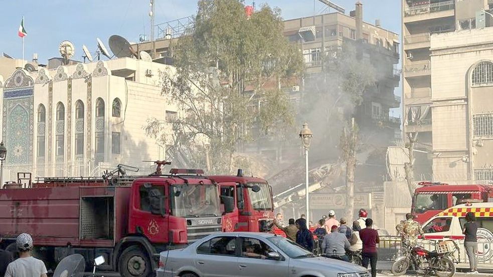 Das zerstörte Gebäude auf dem Gelände der iranischen Botschaft in Damaskus. Foto: Hummam Sheikh Ali/XinHua/dpa