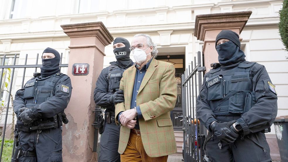 Soll bald vor Gericht erscheinen: Die „Reichsbürger“-Gruppe um Prinz Reuß. Foto: Boris Roessler/dpa