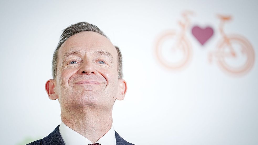 Verkehrsminister Volker Wissing will die Infrastruktur für E-Bikes stärken. Foto: Kay Nietfeld/dpa
