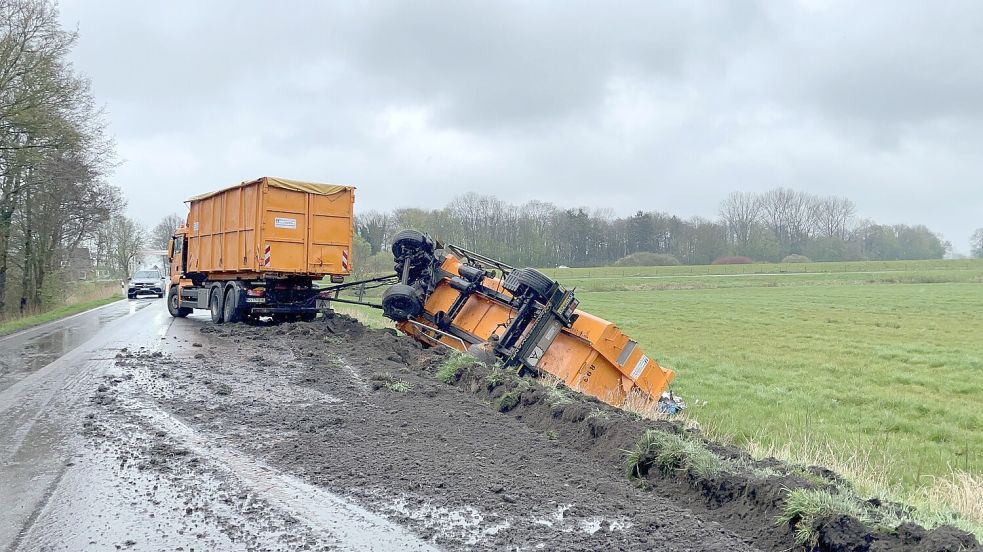 Auf der Landesstraße 21 kam es zu einem Unfall. Foto: Hellmers