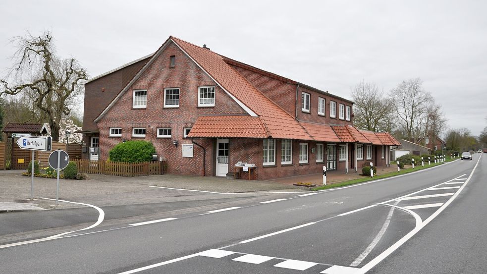 Im ehemaligen Gasthaus Wilken an der B436 soll im Juni ein Café eröffnen. Später wird das Gebäude zu einem Hotel Garni umgebaut. Foto: Ullrich