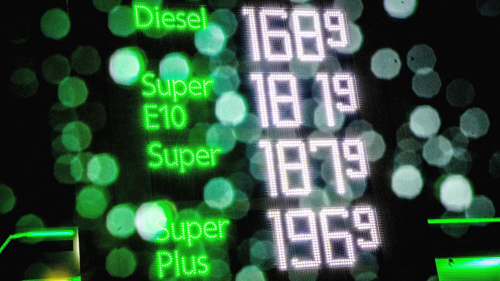 Der Benzinpreis hat erneut ein Rekordhoch für das aktuelle Jahr erreicht. Foto: dpa/Sina Schuldt