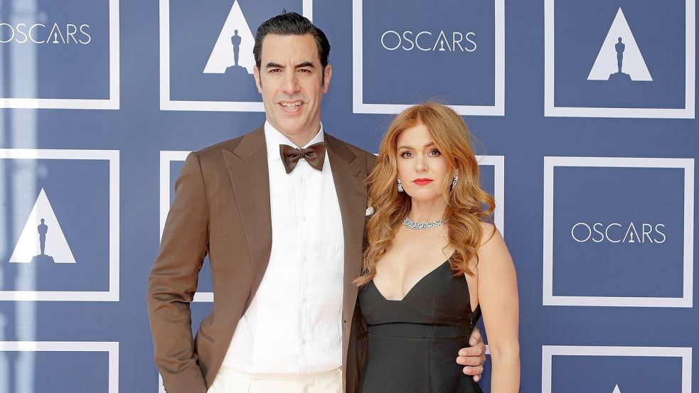 Sacha Baron Cohen und seine Frau Isla Fisher kommen zu einer Vorführung der Oscars in Sydney an. Foto: Rick Rycroft/Pool AP/dpa