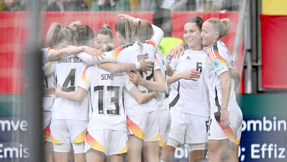 Die DFB-Frauen feierten im zweiten EM-Qualifikationsspiel den zweiten Sieg. Foto: Sebastian Christoph Gollnow/dpa