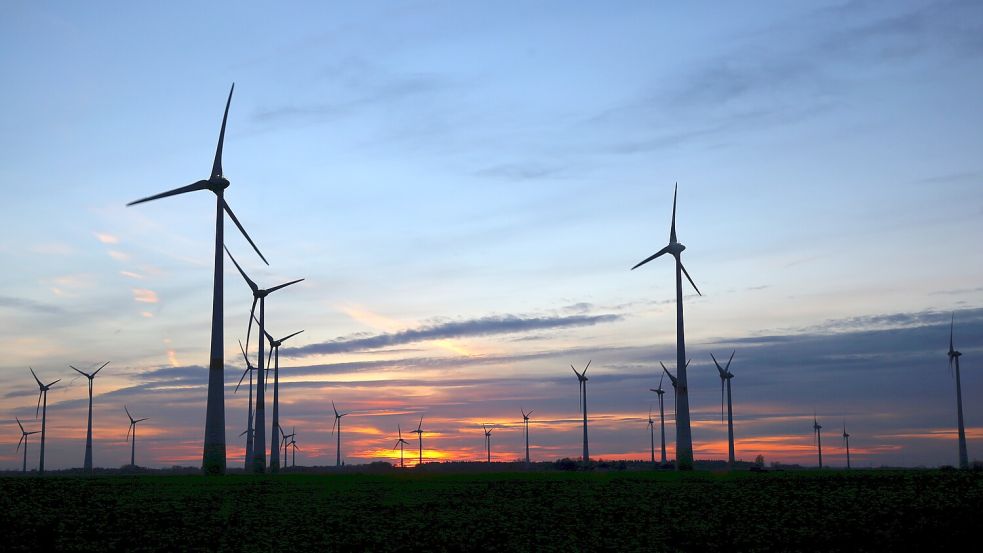 Wo können in der Gemeinde Westoverledingen noch weitere Windkraftanlagen aufgestellt werden. Mit dieser Frage beschäftigt sich die Verwaltung aktuell. Symbolfoto: Archiv
