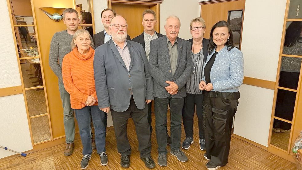 Neue und alte Vorsitzende sowie Gäste auf der Sitzung des LHV-Zweigvereins (von links): Stephan Steenblock, Frauke Ackermann, Renke Ackermann, Justus Ackermann, Klaus Borde, Hilmar Mittag, Elke Mittag und Gitta Connemann. Foto: privat