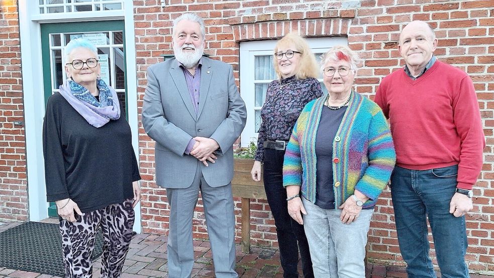 Der Vorstand hat Spaß an der Arbeit. Waltraud Schröder-Saathoff (von links), Holm Eggers, Monika Gronewold, Karin Schwarz und Emil Tammen schauen erwartungsvoll ihrer nächsten Amtsperiode entgegen. Foto: privat