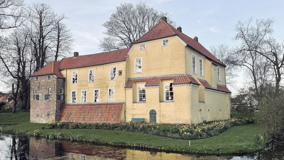 Der Heimatverein Krummhörn betreibt unter anderem das Museum in der Manningaburg in Pewsum. Foto: Archiv