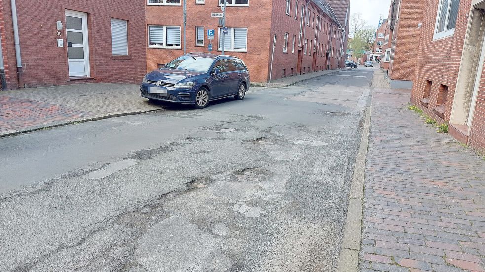 In einigen Abschnitten der Osterstraße kann man kaum die erlaubten 30 Kilometer pro Stunde fahren, es ist viel zu holprig. Fotos: Hanssen