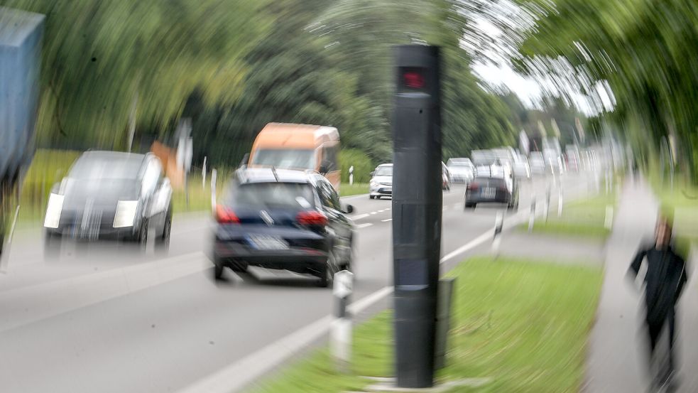 Der Blitzer an der Leerer Landstraße misst in beide Fahrtrichtungen. Das macht Schule. Foto: Archiv/Ortgies