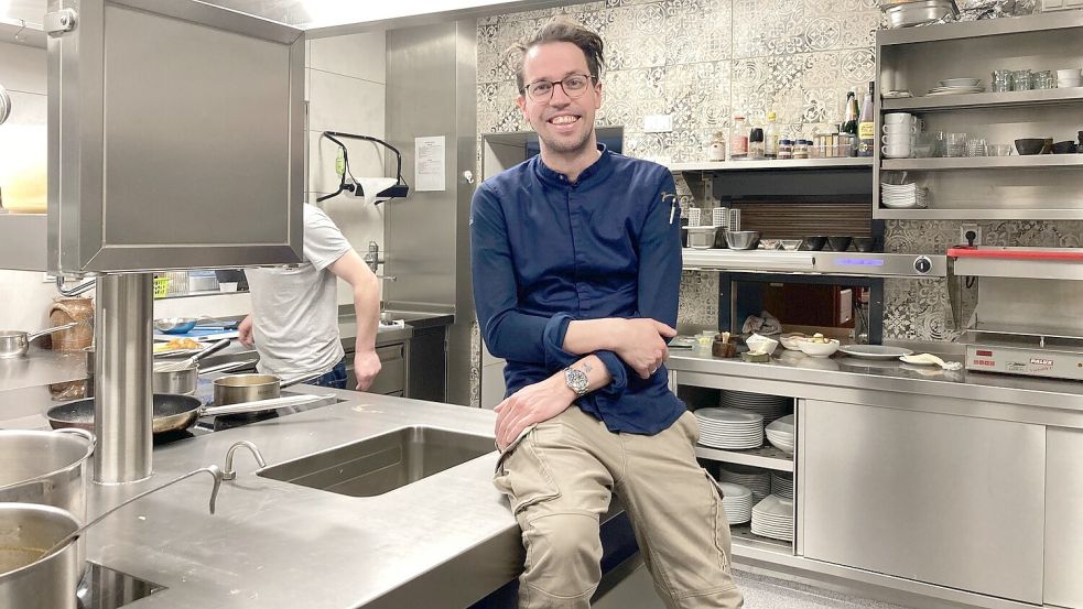 Das Kochen lernte Henning Wagner in Bad Zwischenahn bei Sternekoch Helmut Bittlingmaier – wo auch schon sein Vater den Beruf gelernt hatte. Foto: Kubassa
