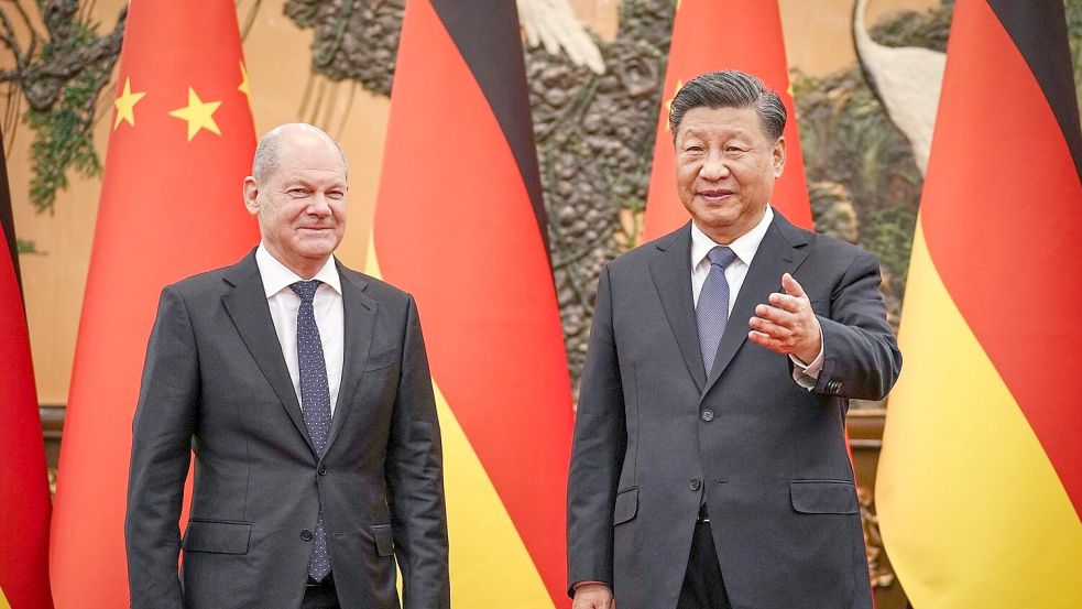 Chinas Präsident Xi Jinping empfängt Bundeskanzler Olaf Scholz im November 2022 in Peking. Foto: Kay Nietfeld/dpa Pool/dpa