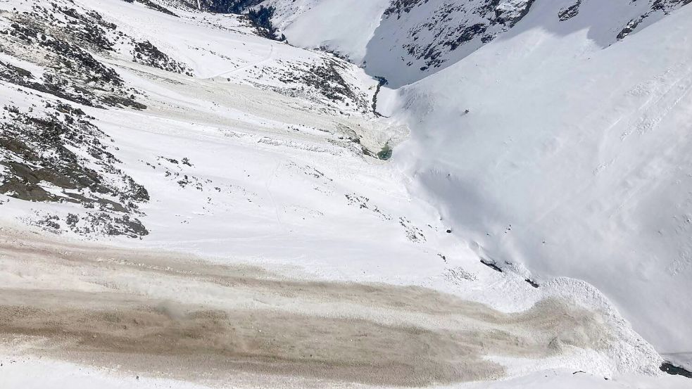 Bei einem Lawinenabgang in den Ötztaler Alpen in Österreich sind drei Wintersportler aus den Niederlanden ums Leben gekommen. Foto: Unbekannt/BERGRETTUNG SÖLDEN/APA/dpa