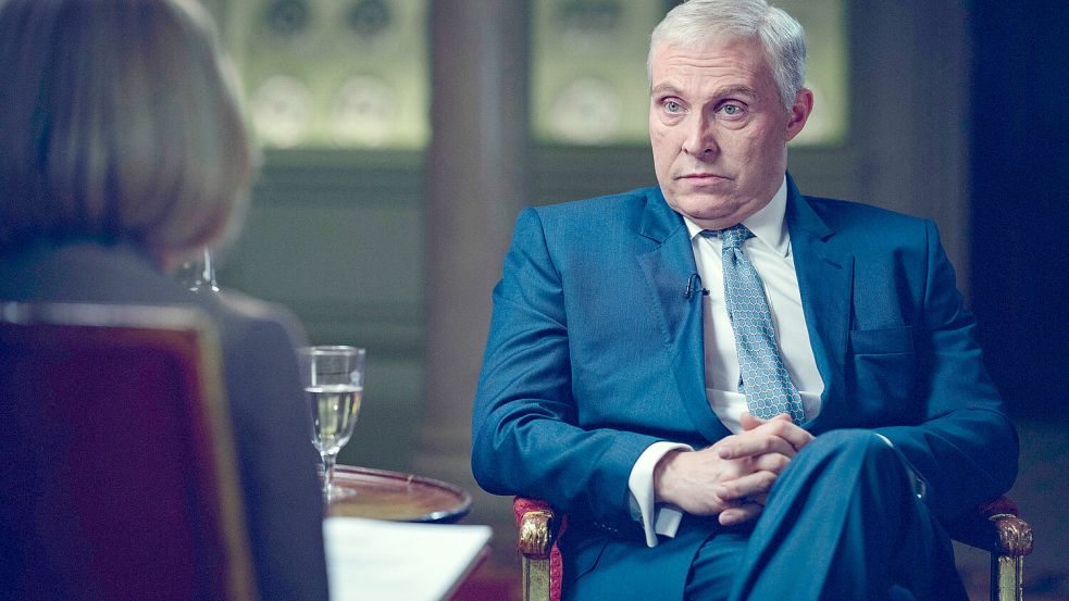 Rufus Sewell spielt Prinz Andrew in „Scoop“, der Geschichte hinter dem bizarren Interview. Foto: IMAGO/Landmark Media