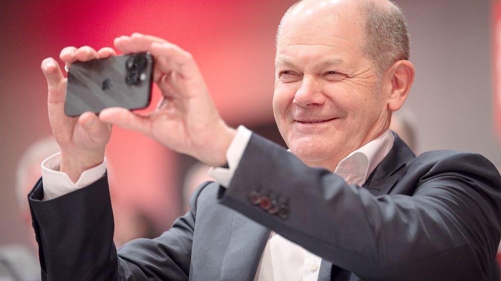 Bundeskanzler Olaf Scholz ist jetzt auf Tiktok. Werden wir früher oder später doch noch einen tanzenden Kanzler zu sehen bekommen? Foto: Imago