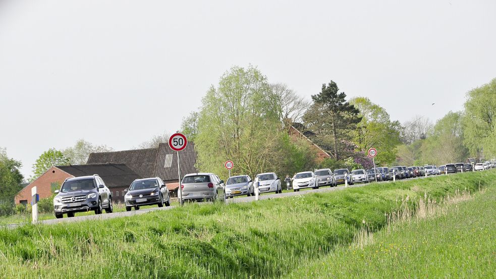 Die Bundesstraße 436 ist voll. Foto: Wolters