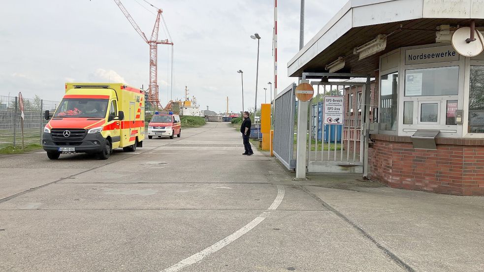 Rücken schon wieder ab: Auf dem Gelände der EWD gab es am Samstag einen Großeinsatz. Foto: Schuurman