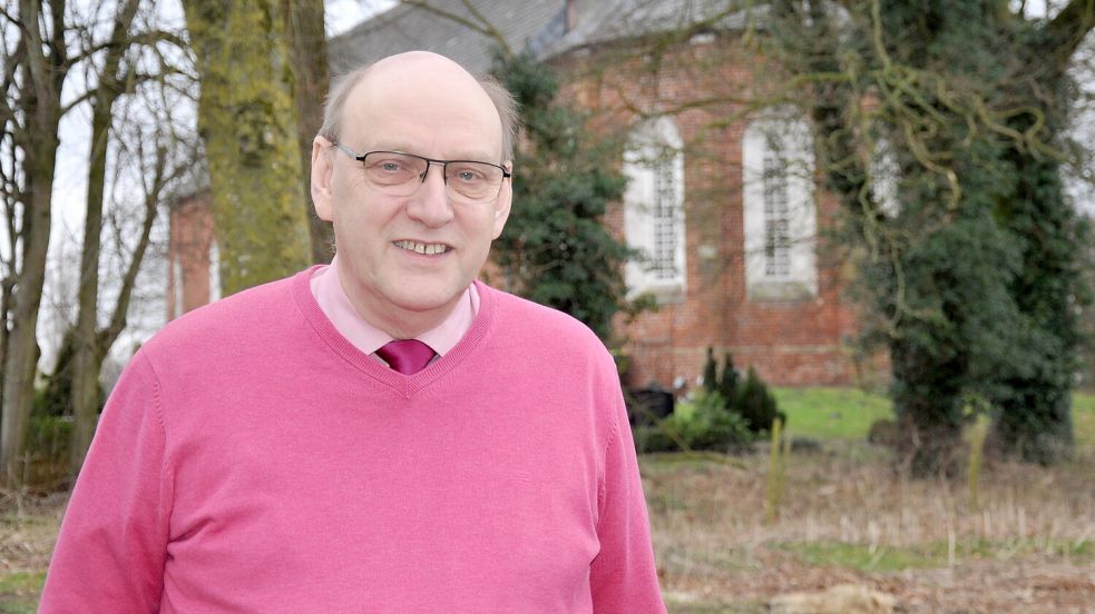 Pastor Jürgen Hoogstraat ist Kenner der Regionalgeschichte Ostfrieslands. Foto: Archiv/Ullrich