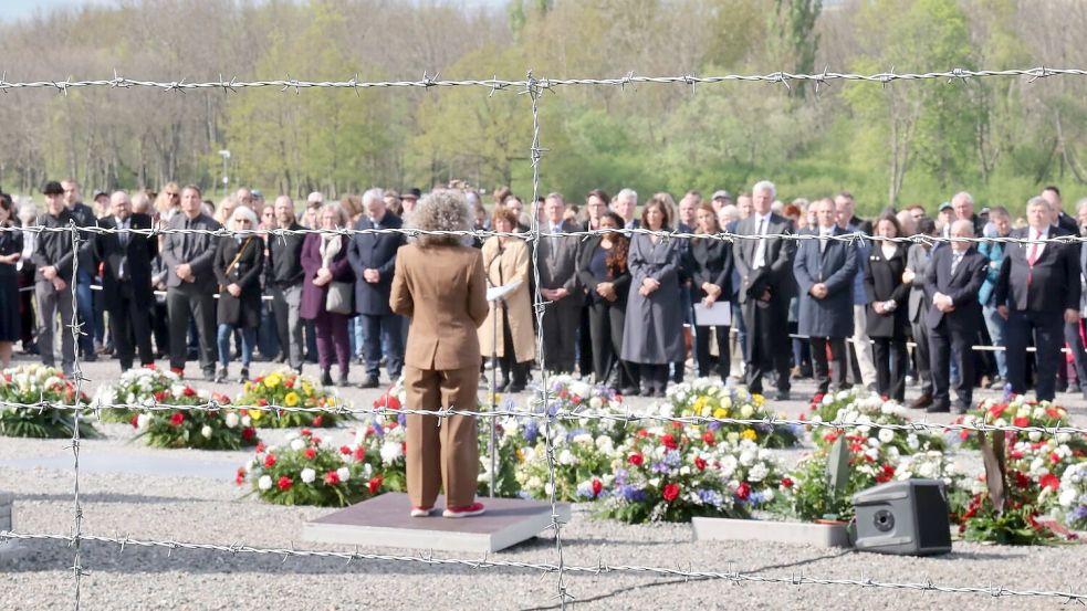 Gedenkfeier auf dem ehemaligen Appellplatz anlässlich des 79. Jahrestag der Befreiung des Konzentrationslagers Buchenwald. Foto: Bodo Schackow/dpa