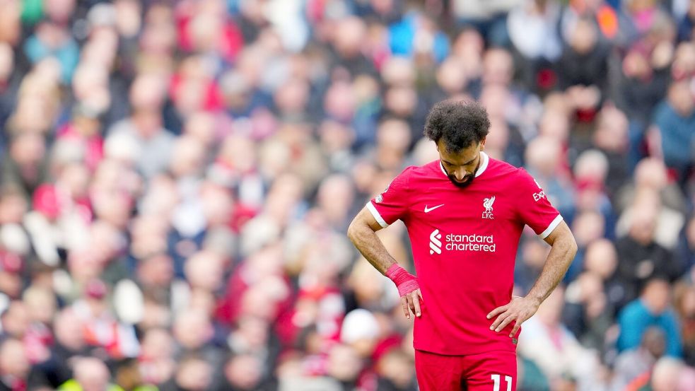 Die Liverpooler um Mohamed Salah kassierten gegen Crystal Palace eine überraschende Heim-Niederlage. Foto: Jon Super/AP/dpa