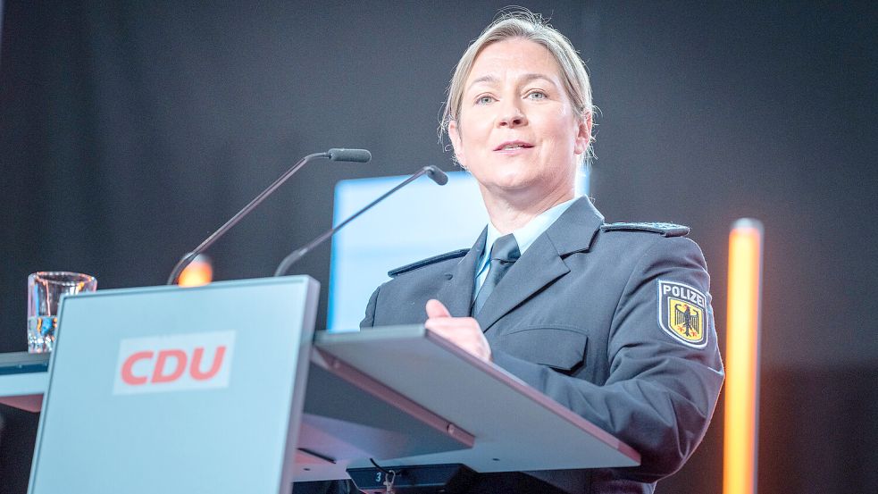 Ex-Eisschnellläuferin Claudia Pechstein trat als Polizistin bei einer CDU-Veranstaltung in Dienstuniform auf. Foto: dpa/Michael Kappeler