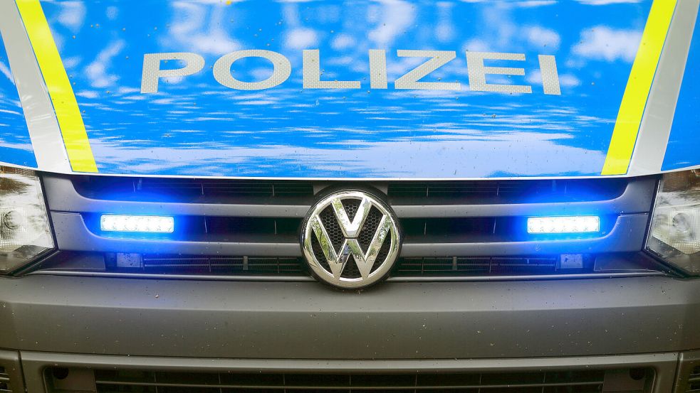 Am Sonntagabend musste die Polizei zu einem schweren Verkehrsunfall ausrücken. Symbolfoto: DPA