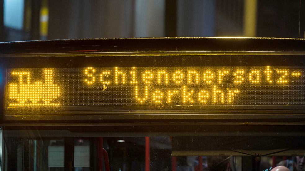 Ende April gibt es zwischen Delmenhorst und Bremen einen Schienenersatzverkehr. Foto: dpa