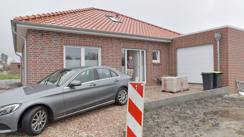 Das Umfeld des Bungalows von Enno Kruse ist noch eine Baustelle.