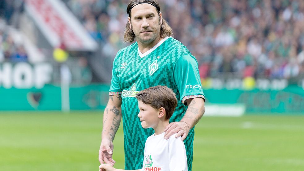 Der ehemalige Profifußballer Torsten Frings schaut am Sonntag am Ganderkeseer Immerweg vorbei. Foto: imago images/Eibner