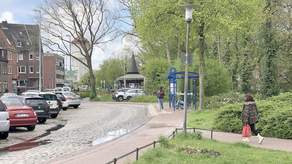 Dieser Bereich zwischen dem Henri-Nannen-Platz und dem Chinesentempel wird bald komplett neu gestaltet. Foto: H. Müller