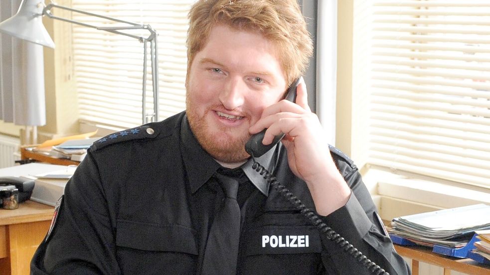 Marc Zwinz, hier in einer Folge der Serie „Großstadtrevier“, kommt für eine Lesung nach Norden. Foto: Brandt/dpa-Archiv