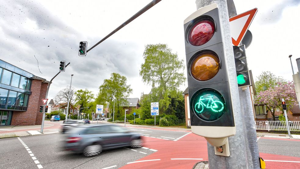 Seit zwei Jahren stehen an der Bummert-Kreuzung in Leer Ampeln. Foto: Ortgies