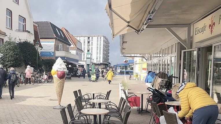 In der Borkumer Innenstadt gibt es einiges zu entdecken. Fotos: Oltmanns