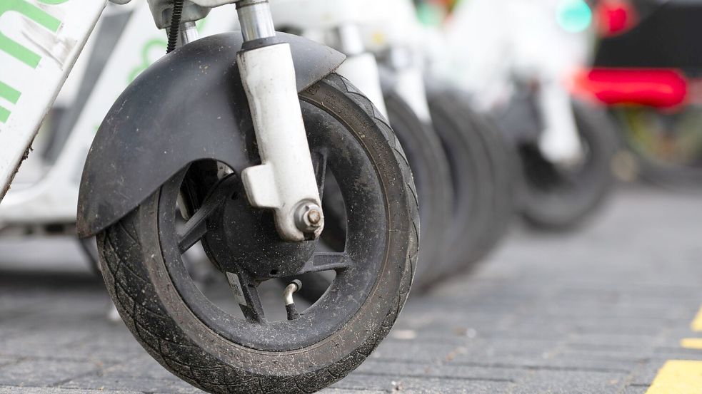Ein Verbot von Leih-E-Scootern ist in größeren Städten wie München oder Berlin nicht geplant. Foto: Christophe Gateau/dpa