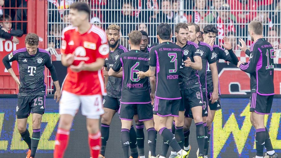 Unions Spieler blieben gegen die Bayern weitesgehend in der Rolle der „staunenden Beobachter“. Foto: Andreas Gora/dpa