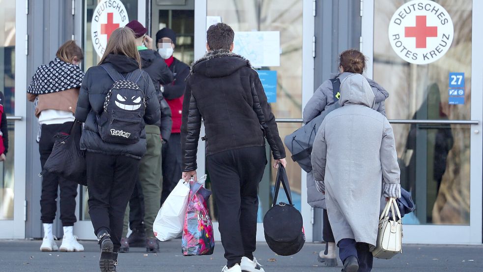 In Deutschland halten sich laut Ausländerzentralregister derzeit 1,15 Millionen Kriegsflüchtlinge aus der Ukraine auf. Das Bild zeigt die Ankunft von Flüchtlingen aus der Ukraine an der Messe Hannover im Jahr 2022. Foto: Imago Images