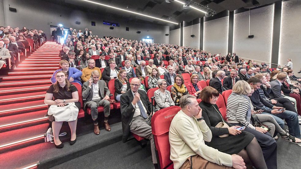 Der Saal war voll.