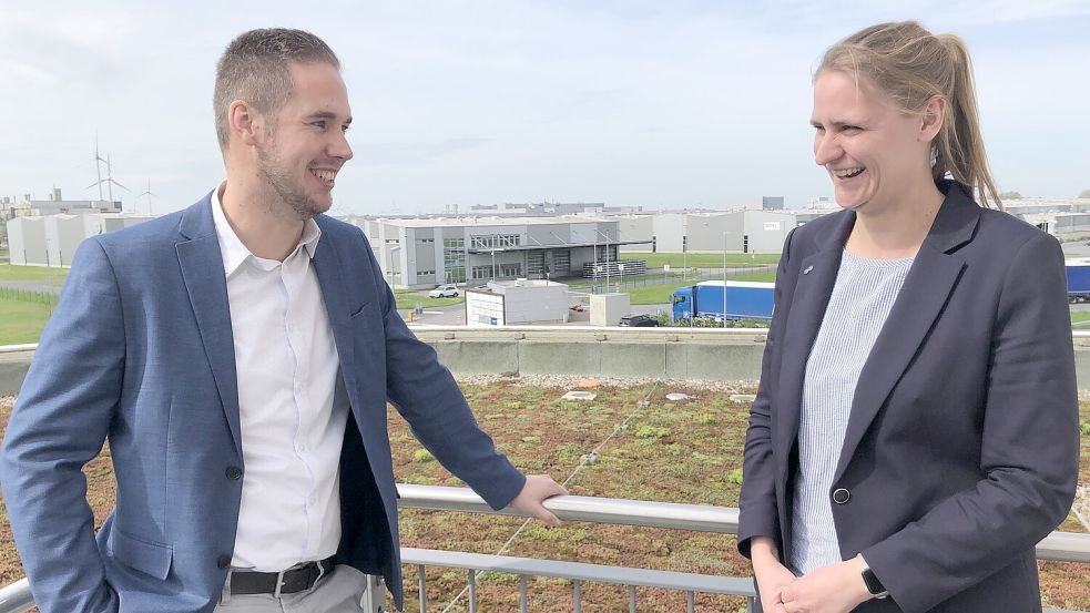 Die Chemie unter ihnen stimmt: Jens Peters und Martje Merten bilden die neue Doppelspitze der Emder Wirtschaftsförderung. Foto: H. Müller