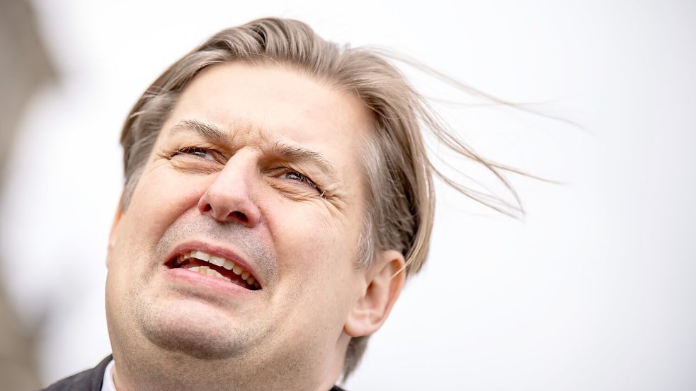 AfD Spitzenkandidat Maximilian Krah gerät in einer Spionage-Affäre unter Druck. Ein Mitarbeiter steht im Verdacht, für China spioniert zu haben. Foto: dpa