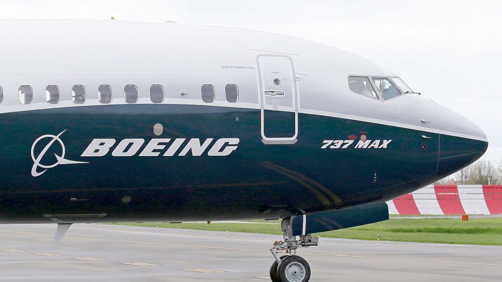 Der dramatische Zwischenfall mit einer Boeing 737-9 Max hat den Flugzeugbauer viel Geld gekostet. Foto: Ted S. Warren/AP/dpa