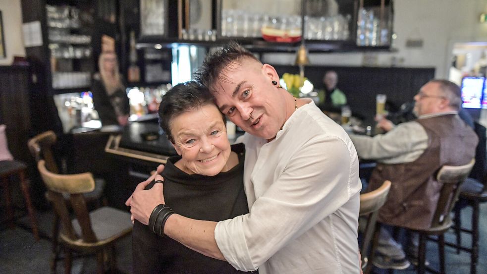 Grete Baumann hat den Gasthof geführt, bevor ihr Sohn Ingo Hanken ihn vor 15 Jahren übernommen hat. Foto: Ortgies