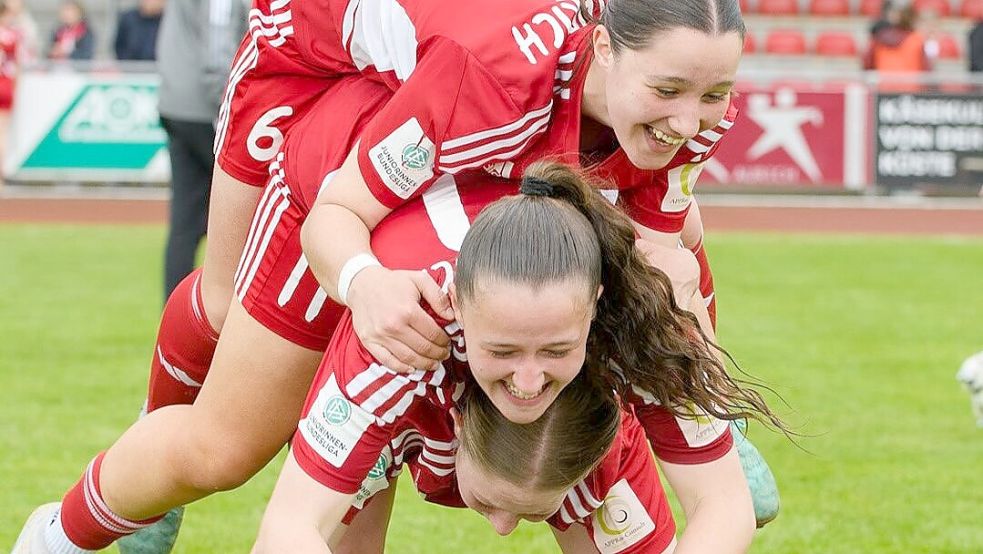 Gute Laune herrschte nach dem 4:0-Sieg der Auricherinnen gegen Magdeburg am Samstag. Nun gilt der Fokus dem DM-Halbfinale. Foto: Rewohl