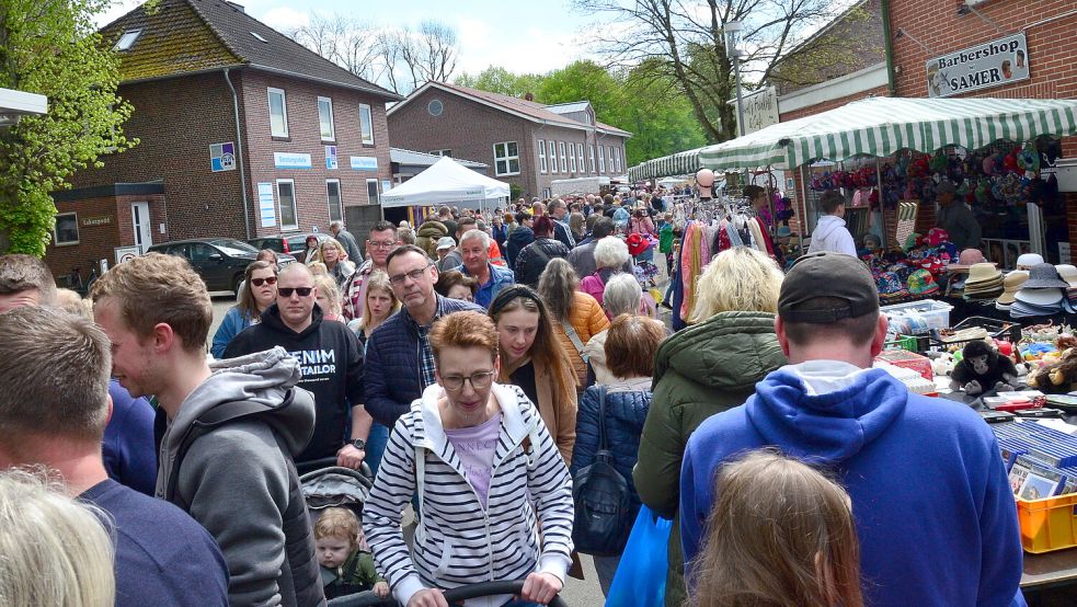 Der Frühlingsmarkt in Remels war gut besucht. Foto: Lehmann