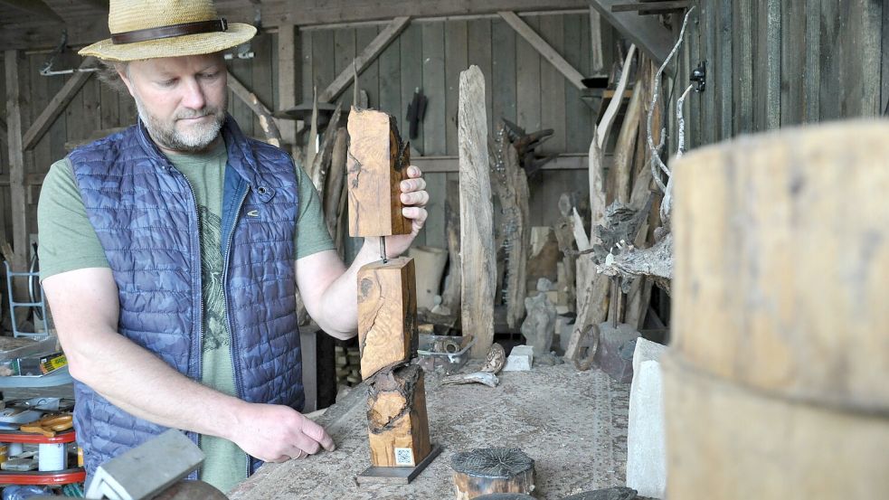 In der Remise seines Bauernhauses hat sich Stefan Doden eine Werkstatt eingerichtet. Foto: Ullrich