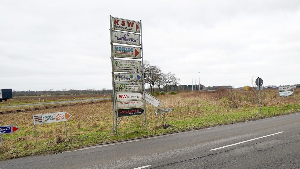 Auf dem Grundstück an der Ecke Kasernenstraße/Sögeler Straße soll der Schnellimbiss entstehen. Foto: Moormann