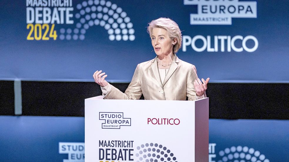 Ursula von der Leyen, Spitzenkandidatin der EVP und Präsidentin der Europäischen Kommission, spricht während der Maastricht-Debatte. Im Theater aan het Vrijthof debattieren die Parteiführer des Europäischen Parlaments im Vorfeld der Europawahl miteinander. Foto: dpa/Marcel Van Hoorn